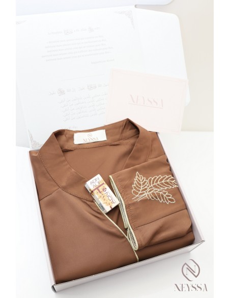 Muslim woman Eid gift box: abaya embroidered dress