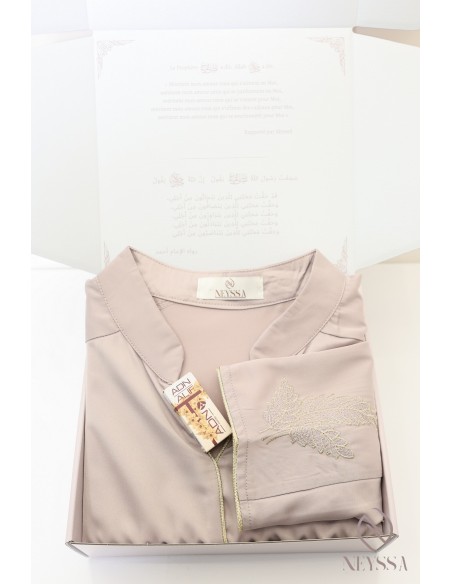 Coffret cadeau femme musulmane pour l'Aïd : abaya robe brodée