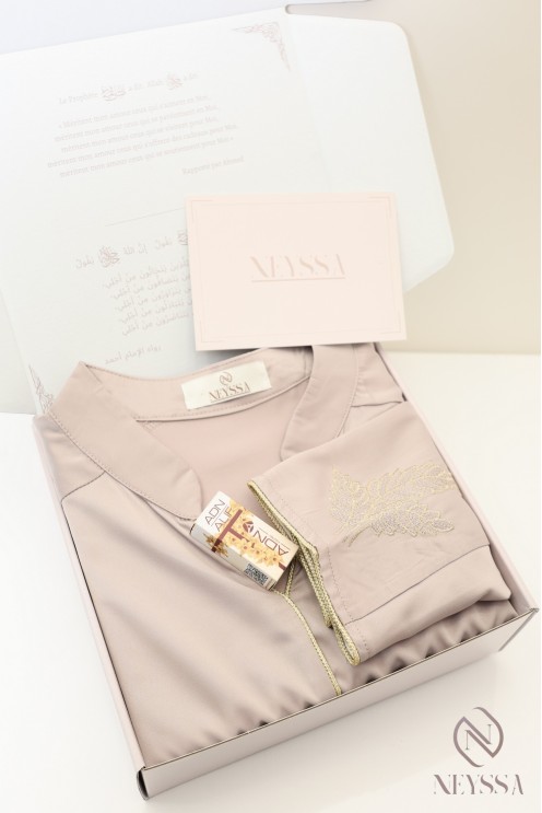 Coffret cadeau femme musulmane pour l'Aïd : abaya robe brodée