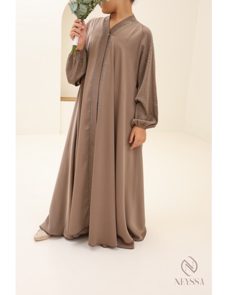 Passendes Mutter-Tochter-Outfit für Eid: Abaya Dubai mit Strasssteinen