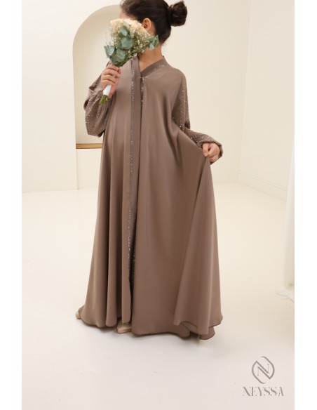 Passendes Mutter-Tochter-Outfit für Eid: Abaya Dubai mit Strasssteinen