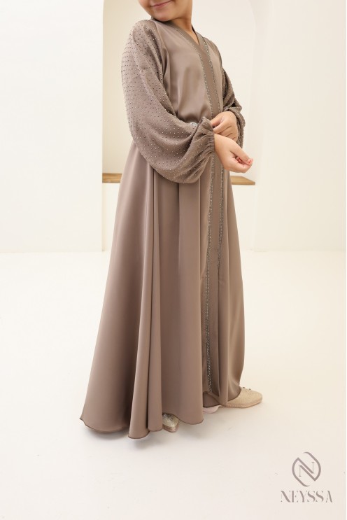 Passendes Mutter-Tochter-Outfit für Eid: Abaya Dubai mit Strasssteinen