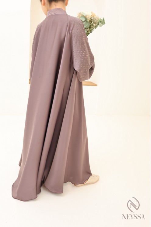 Ausgestellte Abaya Dubai mit Strasssteinen und Puffärmeln.