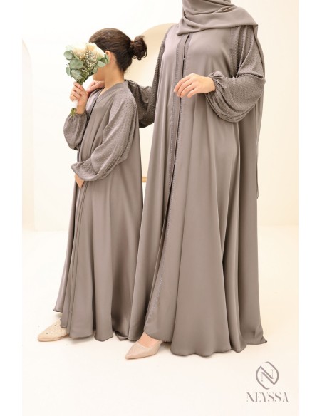 Mother/daughter outfit for Eid: flared Dubai abaya with rhinestones