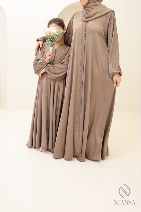 Mother/daughter outfit for Eid: flared Dubai abaya with rhinestones