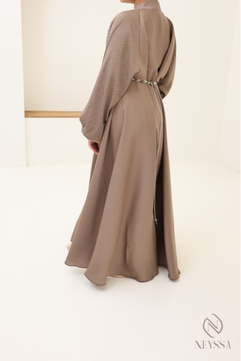 Passendes Mutter-Tochter-Outfit für Eid: Abaya Dubai mit Strasssteinen