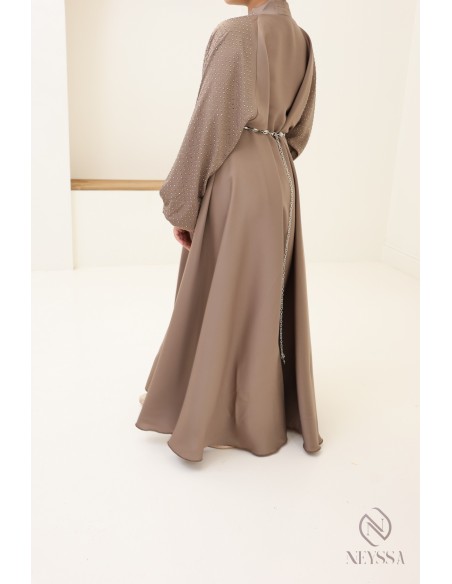 Passendes Mutter-Tochter-Outfit für Eid: Abaya Dubai mit Strasssteinen