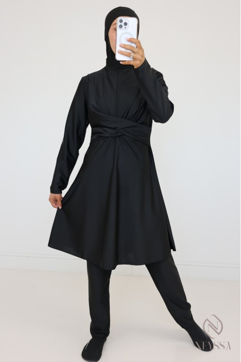 Burkini noir femme voilée, tunique croisée, pantalon et cagoule intégrée