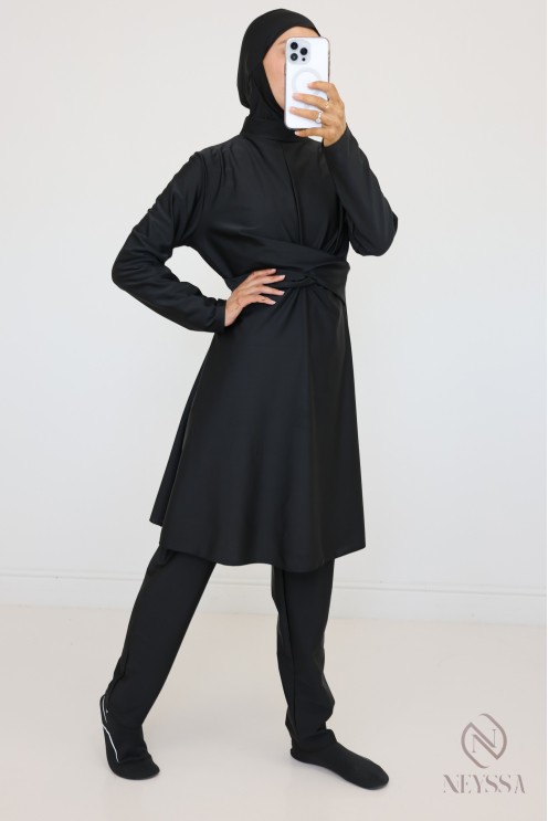 Schwarzer Burkini verschleierte Frau integrierte Kapuze