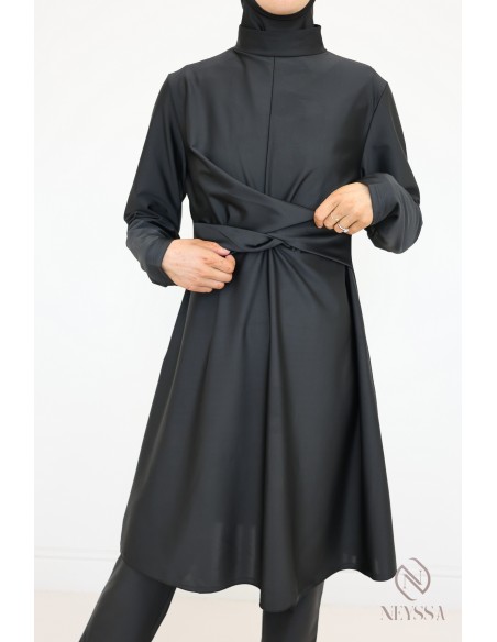 Schwarzer Burkini verschleierte Frau integrierte Kapuze