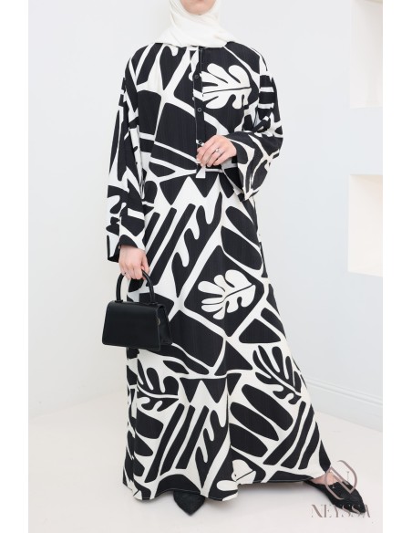 Modest, trendy linen-effect long dress, ideal for nursing mothers