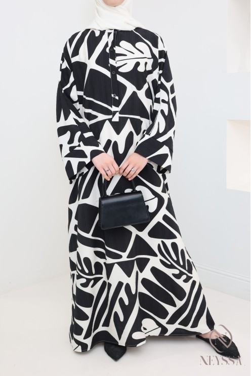 Modest, trendy linen-effect long dress, ideal for nursing mothers