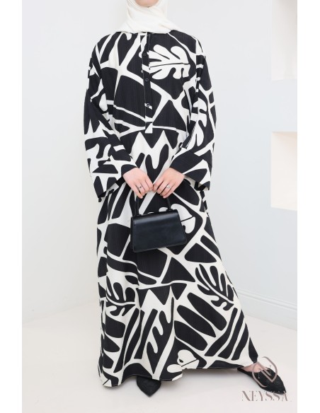 Bescheidenes und modisches langes Kleid in Leinenoptik