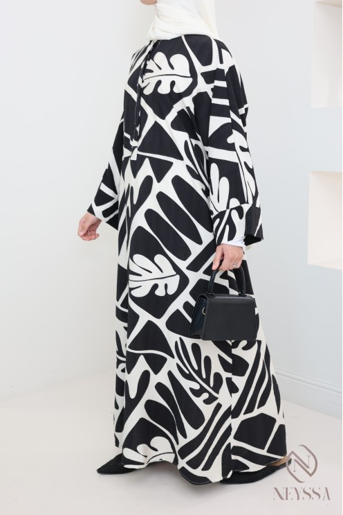 Modest, trendy linen-effect long dress, ideal for nursing mothers