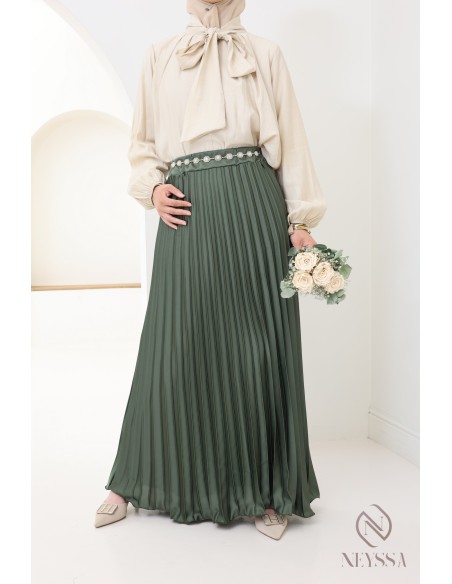 jupe longue plissée satin évasée, style modeste outfit hijabi