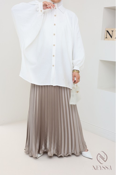 langer ausgestellter Satinplissee, bescheidener Stil Hijabi-Outfit