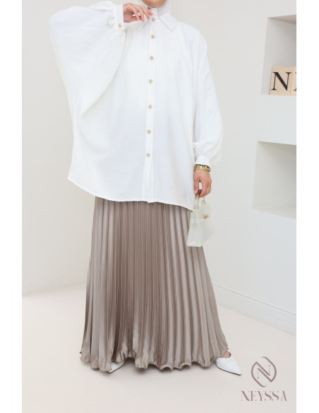 langer ausgestellter Satinplissee, bescheidener Stil Hijabi-Outfit