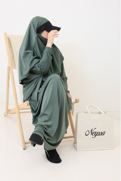 Wasserabweisender khakifarbener Badejilbab, Khimar, Tunika und Hose.