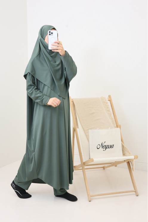 Wasserabweisender khakifarbener Badejilbab, Khimar, Tunika und Hose.