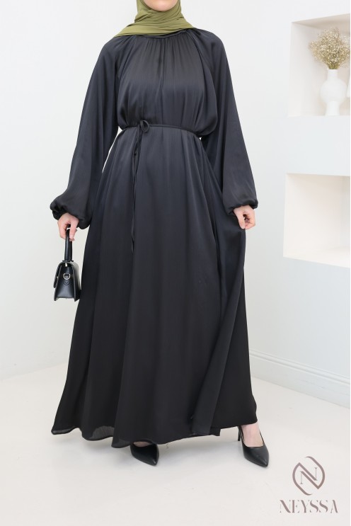 Robe longue satinée manches bouffantes femme hijabi moderne