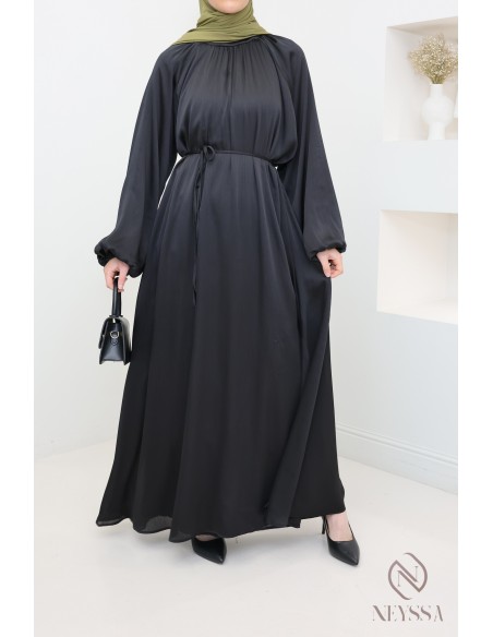 Robe longue satinée manches bouffantes femme hijabi moderne