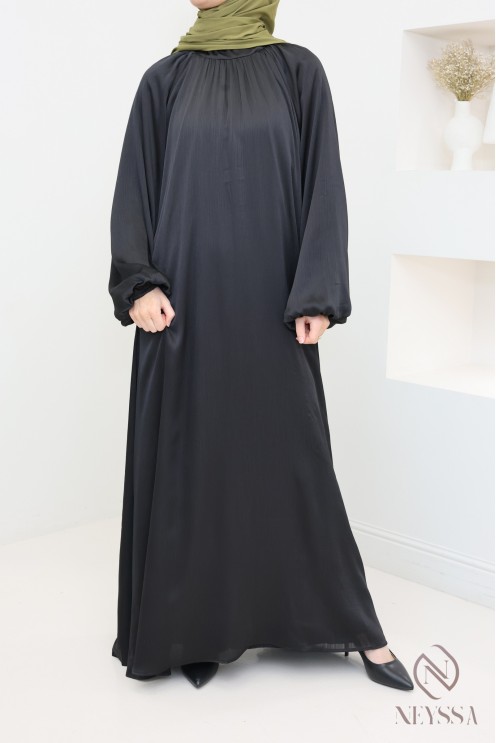 Langes satiniertes Kleid mit Puffärmeln Frau Hijabi modern