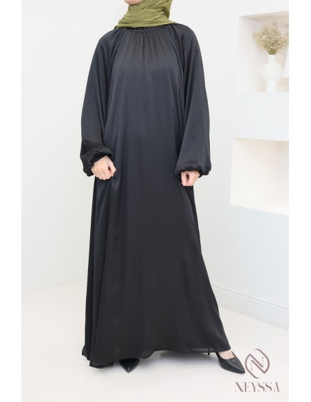 Robe longue satinée manches bouffantes femme hijabi moderne