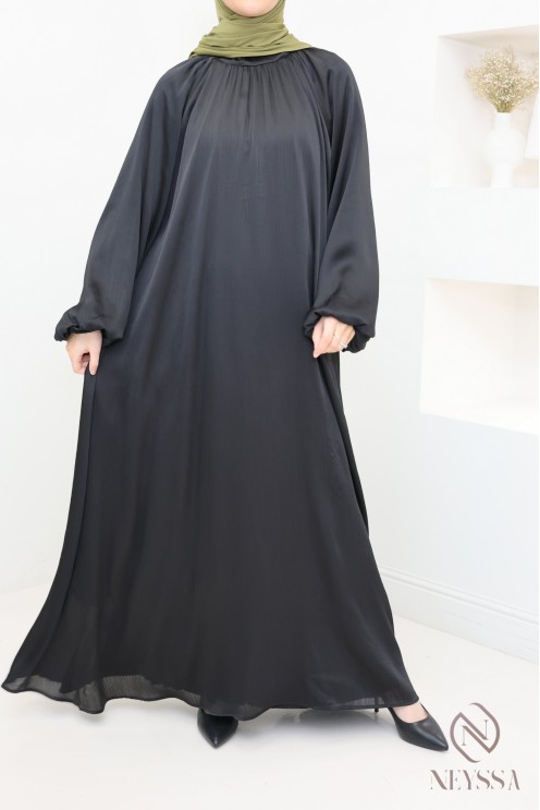 Robe longue satinée manches bouffantes femme hijabi moderne