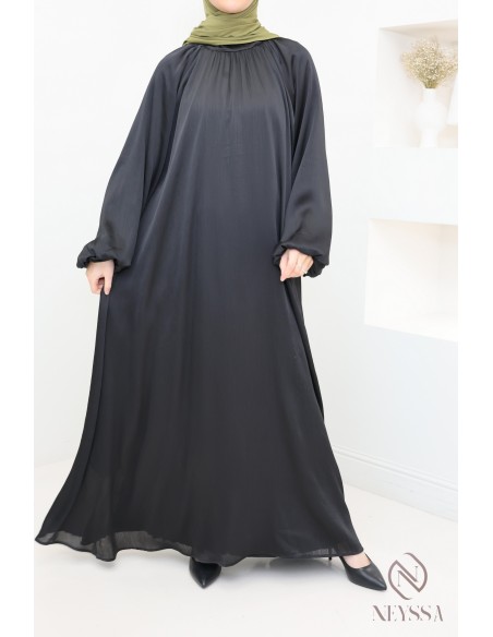 Langes satiniertes Kleid mit Puffärmeln Frau Hijabi modern