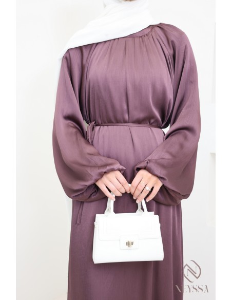 Langes satiniertes Kleid mit Puffärmeln Frau Hijabi modern