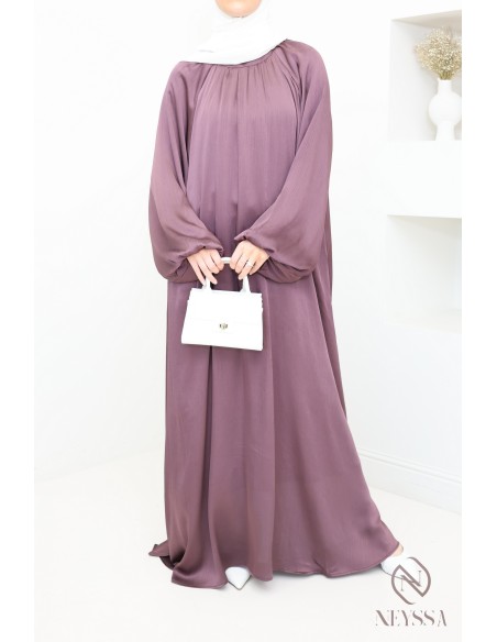 Robe longue satinée manches bouffantes femme hijabi moderne