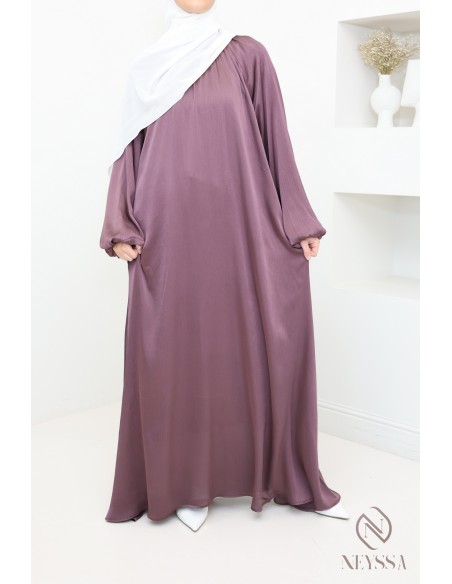 Robe longue satinée manches bouffantes femme hijabi moderne