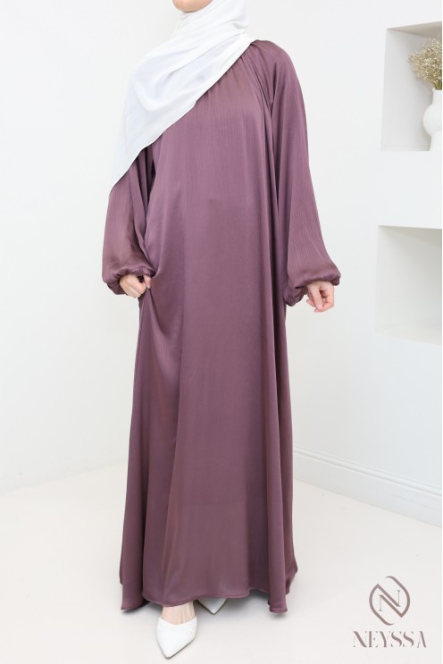 Langes satiniertes Kleid mit Puffärmeln Frau Hijabi modern
