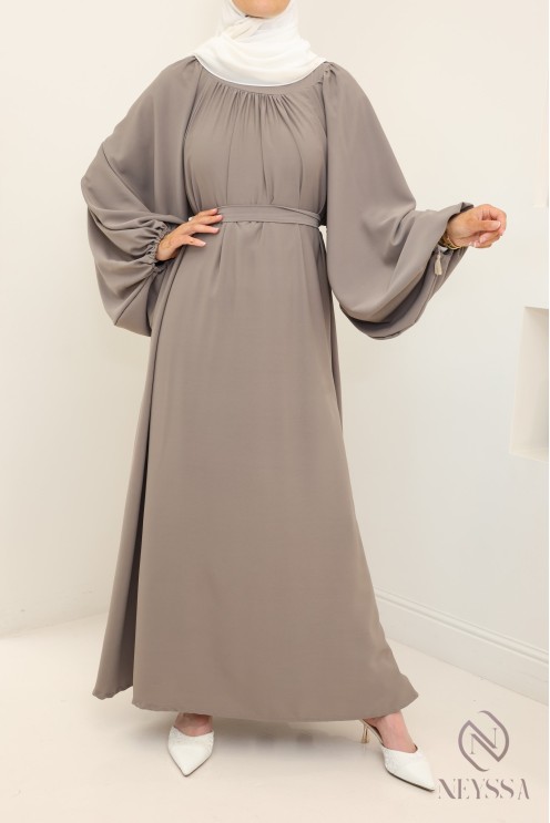 Simple flared abaya with balloon sleeves, loose fit hijabi