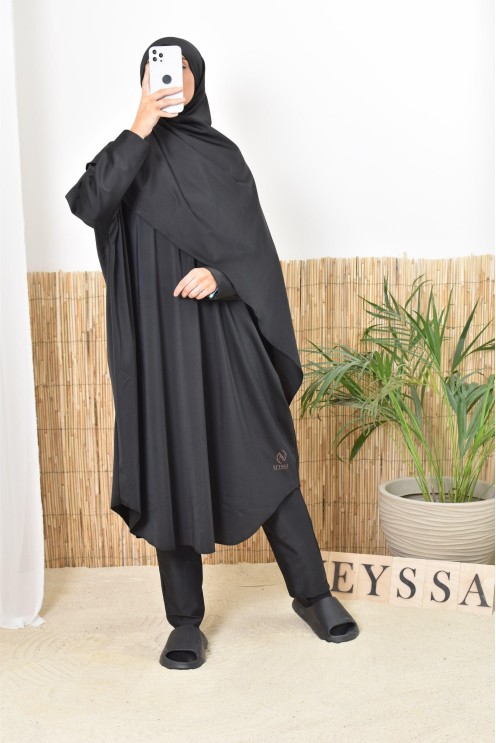 Schwarzer Badeburkini mit extra weitem Schmetterlingsschnitt, schnell trocknend