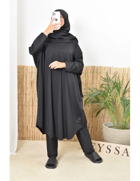 Schwarzer Badeburkini mit extra weitem Schmetterlingsschnitt, schnell trocknend