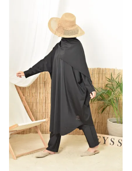 Schwarzer Badeburkini mit extra weitem Schmetterlingsschnitt, schnell trocknend