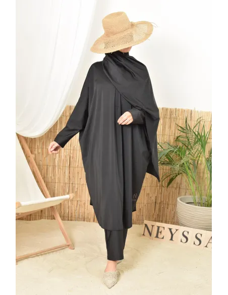 Schwarzer Badeburkini mit extra weitem Schmetterlingsschnitt, schnell trocknend