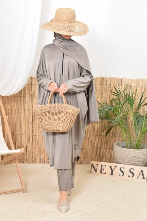 Burkini de bain taupe parfait pour les vacances 2024, confection Neyssa