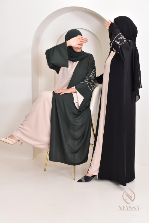 Robe Dubaï moderne avec motifs perlés, très élégante et classe made in UAE