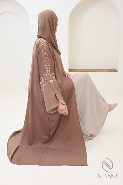 Robe Dubaï kimono Dark Nude ensemble 4 pièces créé par Neyssa pour l'Aïd