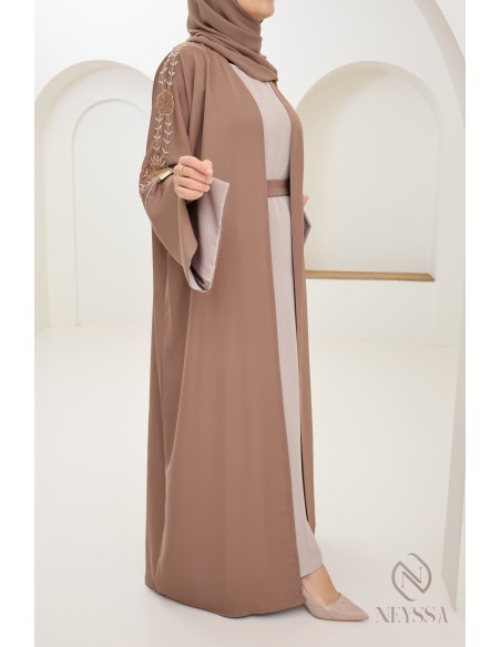 Robe Dubaï kimono Dark Nude ensemble 4 pièces créé par Neyssa pour l'Aïd