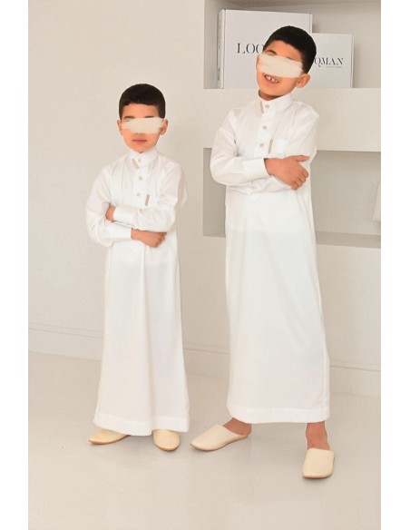 Qamis saoudien enfant luxe avec poche et bouton, parfait pour un mariage et l'Aïd