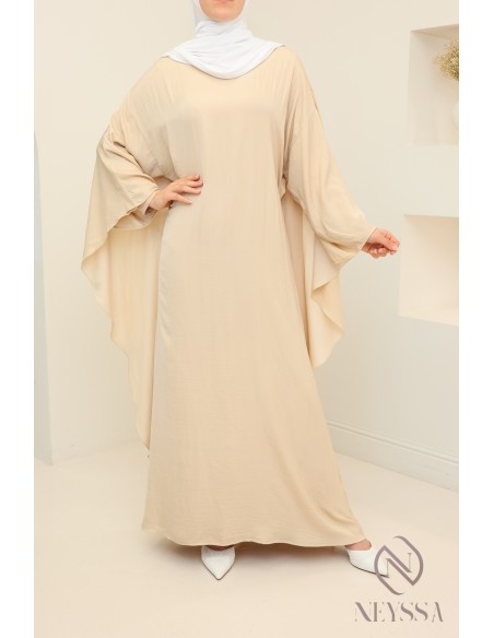 Robe longue satinée manches longues avec cape, tenue élégante