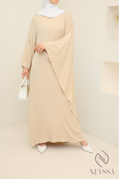 Robe longue satinée manches longues avec cape, tenue élégante