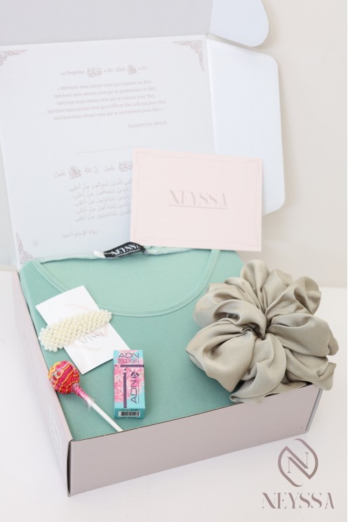 Gift box abaya prayer dress for children, ideal for giving