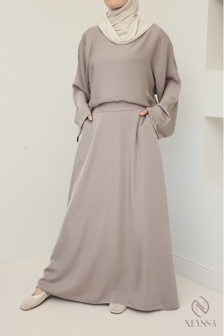 Veiled woman fluid set: long tunic and elastic skirt