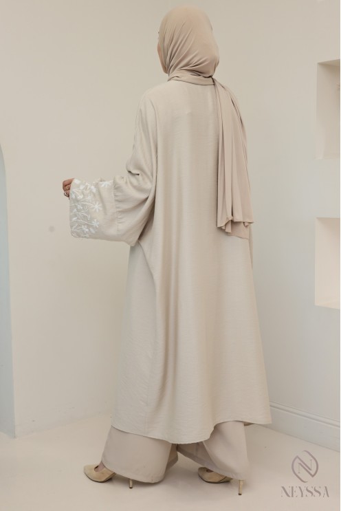 Kimono mit gestickten Blumen auf den Ärmeln, Stoff in Leinenoptik.