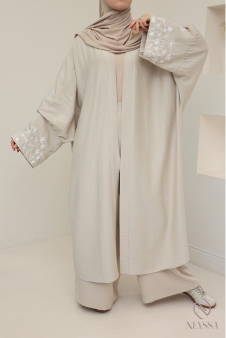 Kimono mit gestickten Blumen auf den Ärmeln, Stoff in Leinenoptik.