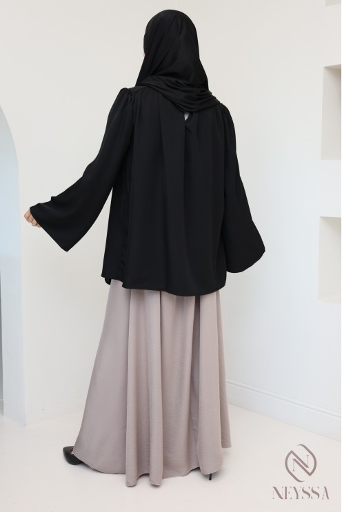 Loose-fitting satin black blouse, shoulder stitching, integrated belt
